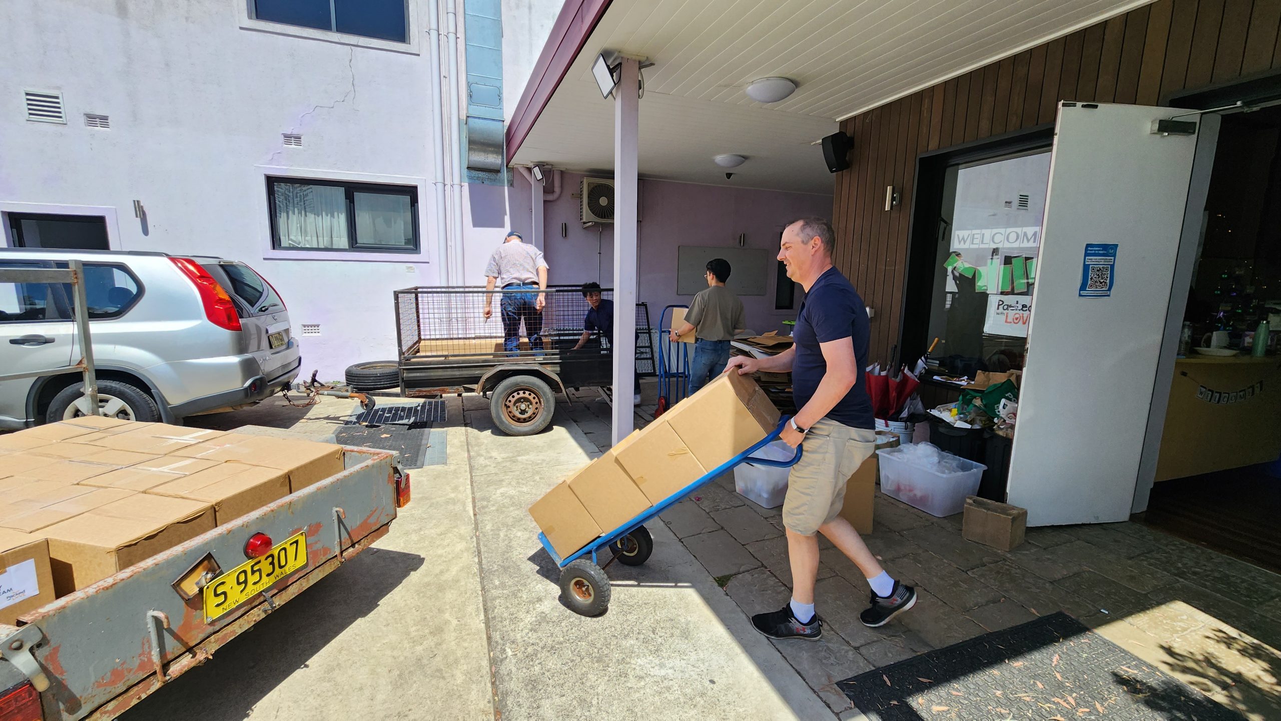 Our friends from Sydney Refugee Team collected 101 hampers and 191 gifts for their volunteers to give out to the refugee families they visit around Sydney.