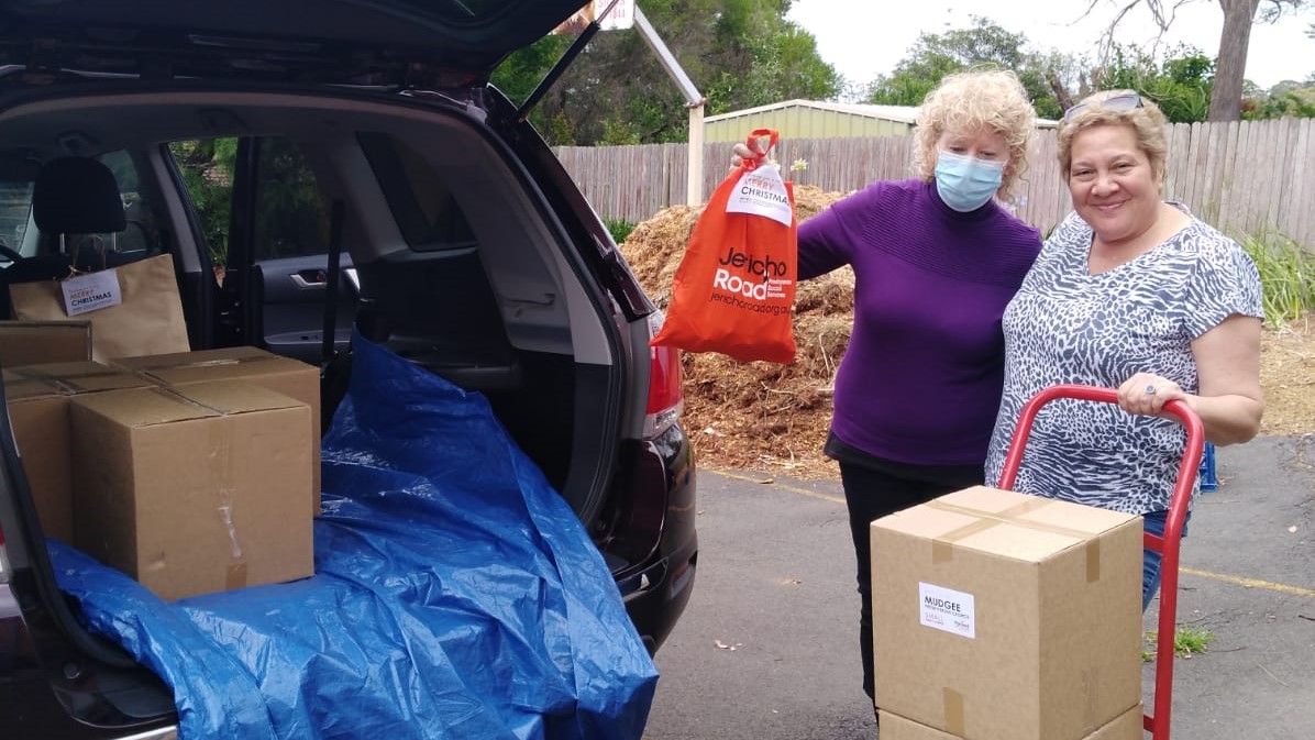 Volunteer from Riverwood Presbyterian Church dropping off hampers at Winmalee to be collected and taken back to Mudgee. Thanks Springwood-Winmalee Presbyterian Church!